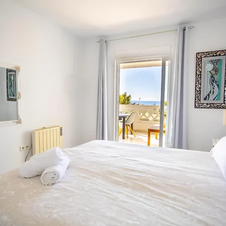 Апартаменты Beachfront Penthouse With Sea Views Puerto Banus Марбелья